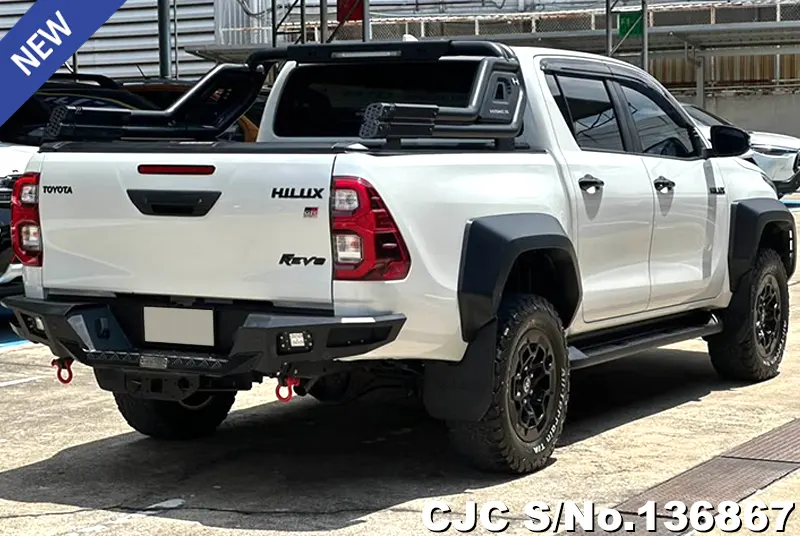 Toyota Hilux in White for Sale Image 2