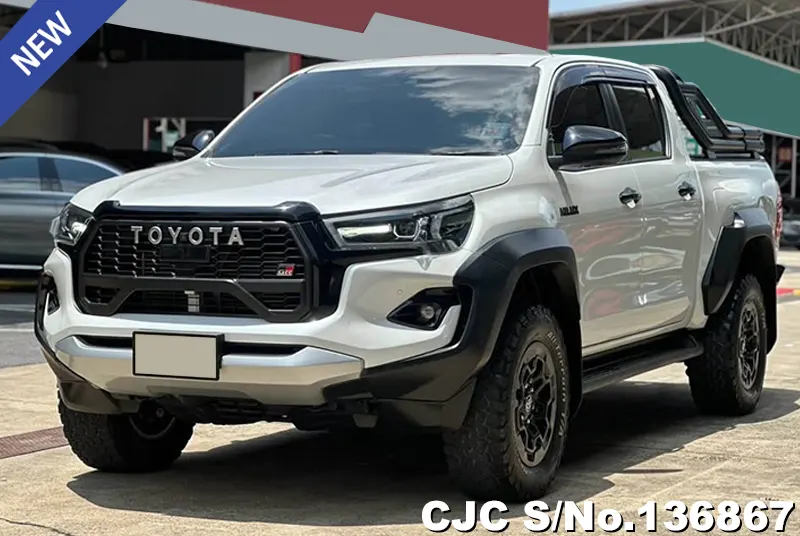 Toyota Hilux in White for Sale Image 3