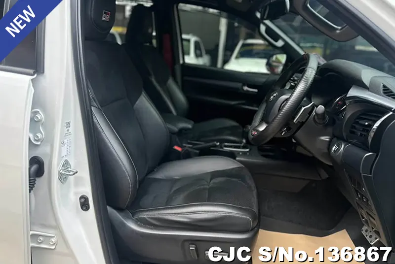 Toyota Hilux in White for Sale Image 9