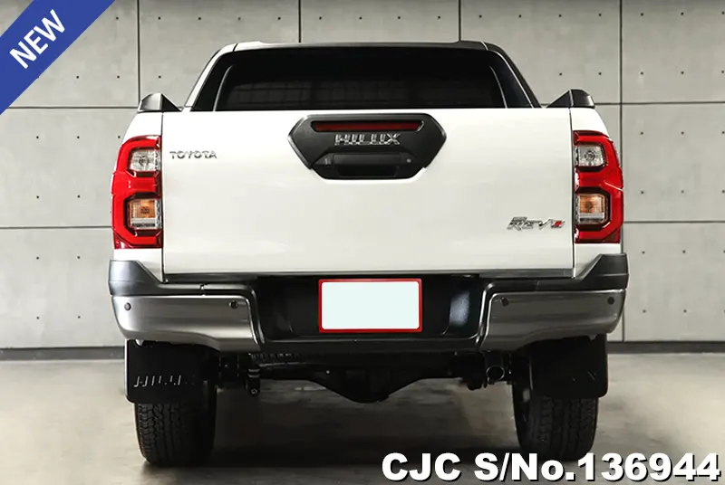 Toyota Hilux in White for Sale Image 3