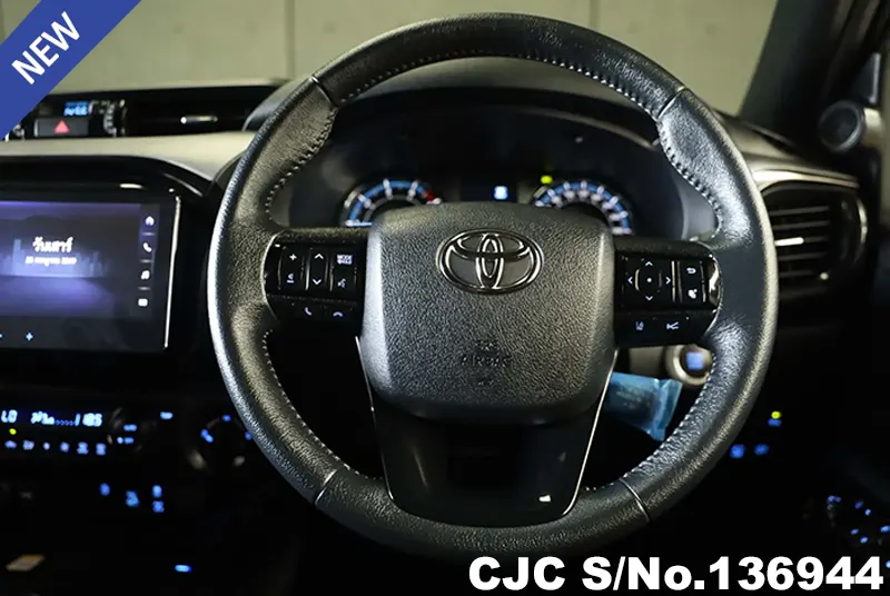 Toyota Hilux in White for Sale Image 9