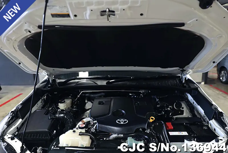 Toyota Hilux in White for Sale Image 13